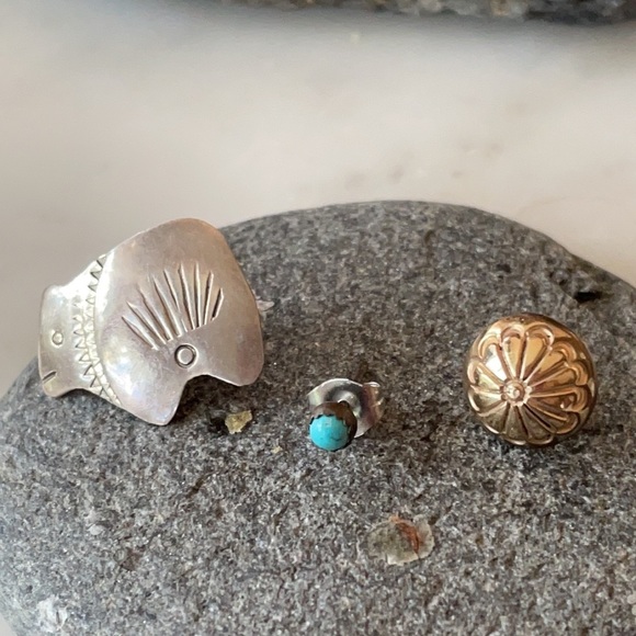 Native American 3 Solo Stud Vintage Earrings - Picture 3 of 10